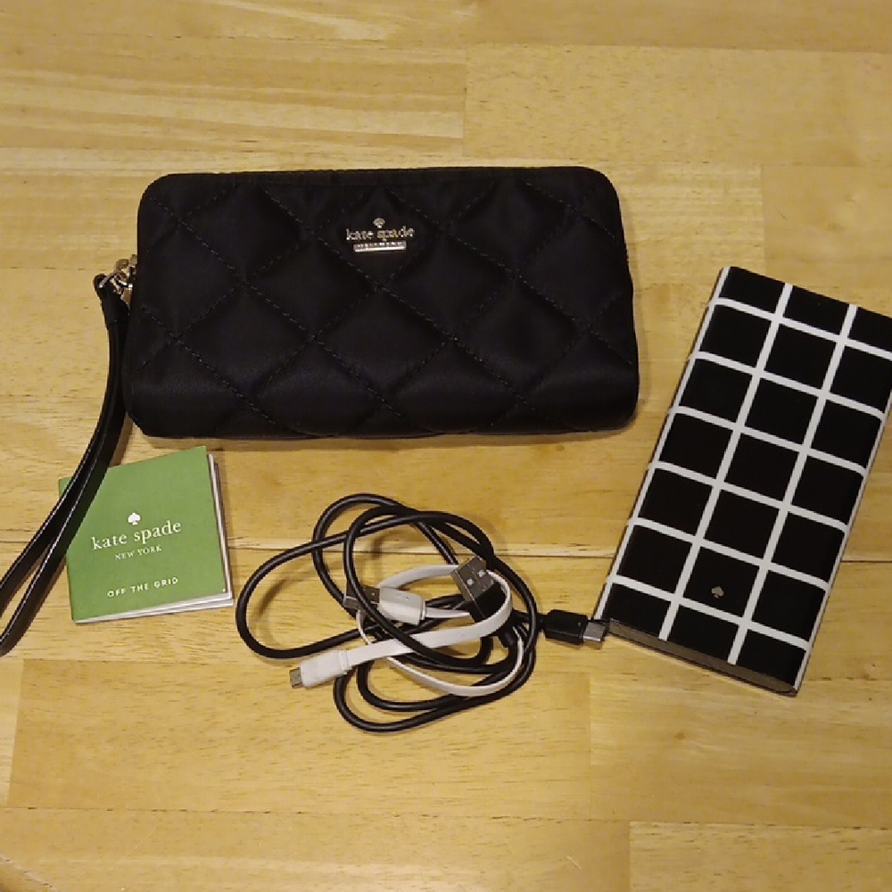 Kate Spade Off The Grid Black Wristlet Wallet & Charging Cable for Cell Phones - Picture 1 of 12